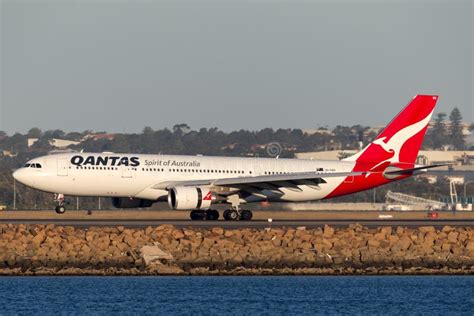 Grand Atterrissage Davion De Ligne De Passager De Qantas Airbus A330