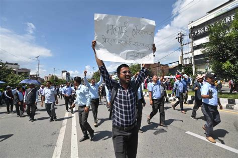 ७० लाख विद्यार्थीको पढाइ ठप्प विद्यालय बन्द गरेर शिक्षकहरू आन्दोलन