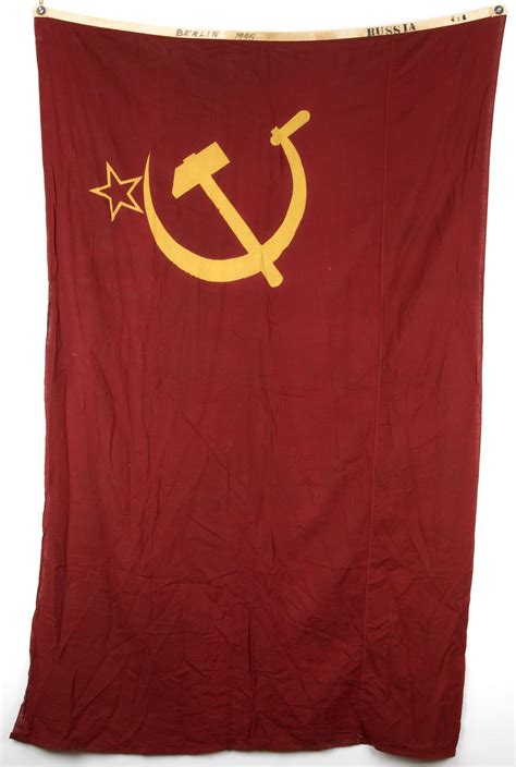 Lot - SOVIET UNION FLAG, CLAIMED TO BE FLOWN IN BERLIN AT WAR'S END