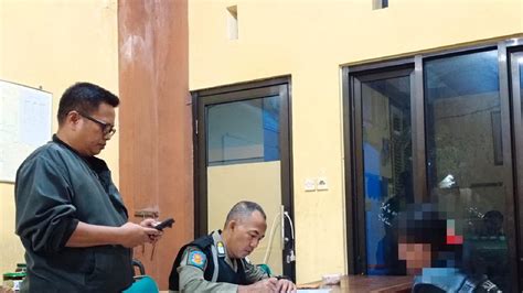 Petugas Gabungan Razia Eks Lokalisasi Dan Warung Remang Remang