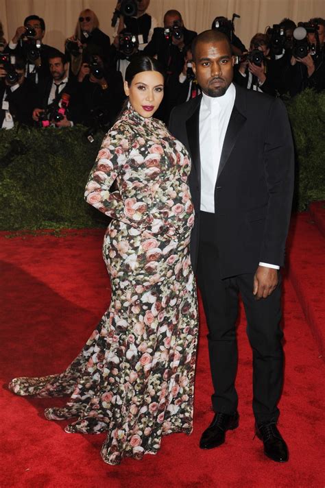 Photo Enceinte De North Kim Kardashian Tait En Total Look Fleuri