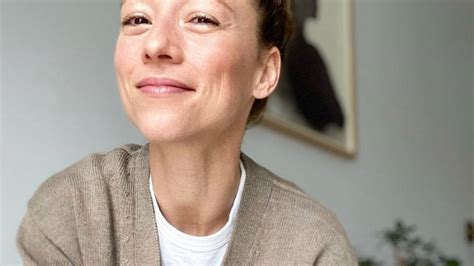 Karine Vanasse Est La Dernière Vedette à Adopter La Colo De Lannée Clin Dœil