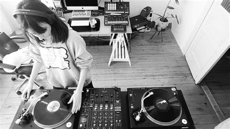 Amelie Lens - Live @ Home Studio, Vinyl Only Set 2017 | Live Dj Set Video