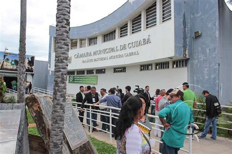 TCE mantém suspenso pagamento de 13º para vereadores de Cuiabá em 2018