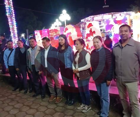 En Mecatlán encendieron el árbol de navidad Noticias de Hidalgo