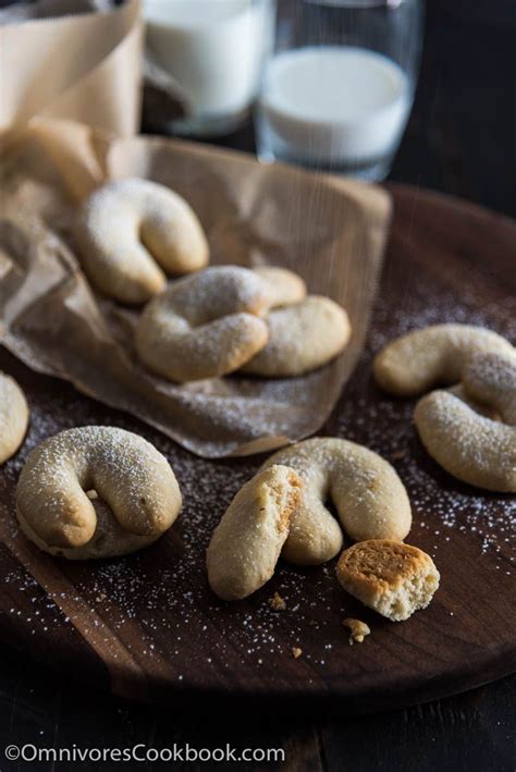 You Only Need 5 Ingredients To Create These Amazing Almond Crescent