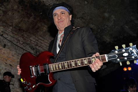 Sylvain Sylvain, New York Dolls Guitarist, Dies at 69