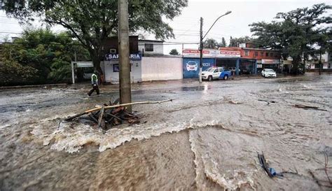 Ciclone No RS Causa Alagamentos Falta De Luz Bloqueio De Estradas E