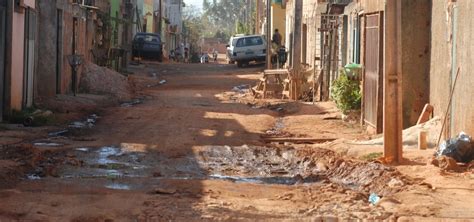 Bahia tem quase metade da população abaixo da linha da pobreza diz