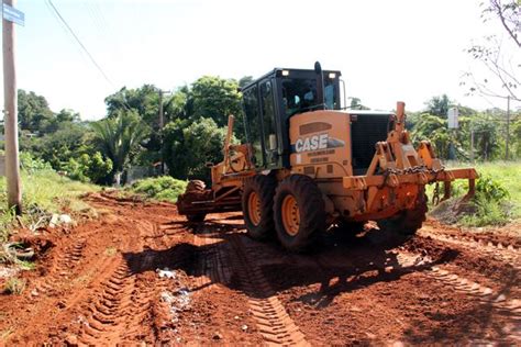 Iniciada nova frente de recuperação de ruas de terra no Jardim Tangarás