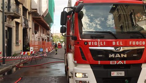 Incendio A Milano Nel Magazzino Di Via Cantoni Denuncia Per Tentata