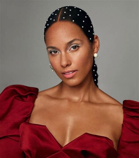 Alicia Keys Reacts After Fan Aggressively Kisses Her During Concert