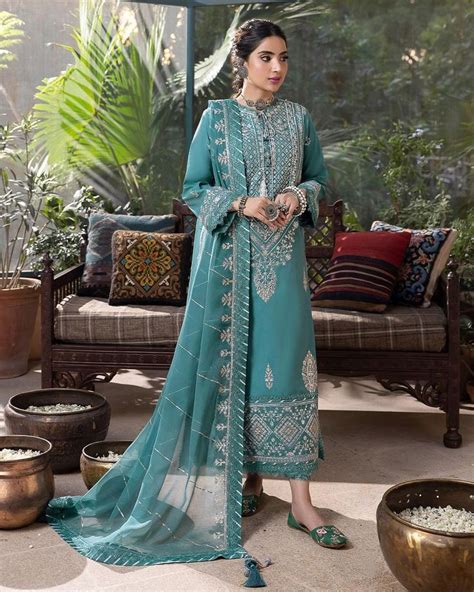 Pin By Kanwal On Pakistani Actresses Pakistani Designer Clothes