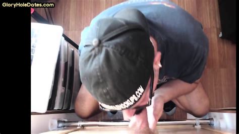 Gloryhole Mature Amateur Gay Sucks And Wanks Boyfriends Cock