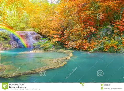 Landschap Van Prachtige Waterval In Bos Bij De Nationale Pa Van Erawan