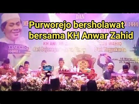 SHOLAWATAN JELANG KH ANWAR ZAHID NAIK PANGGUNG DI PENGAJIAN BAYAN