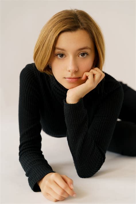 7 Hot Sexy Ines Teixeira Bikini Pics