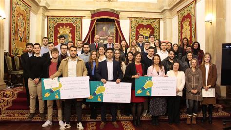 La Universidad De Oviedo Entrega Los Premios Talentuo Santander A Las