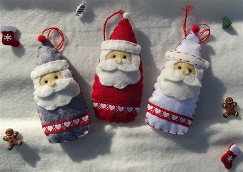 Décoration Père Noël en feutrine couleur au choix blanc rouge ou