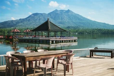 Keindahan Danau Batur Di Bali Dengan Pemandangan Gunung Dan Hutan