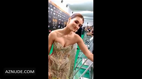 Kriti Sanon Hot Cleavage Show AZNude
