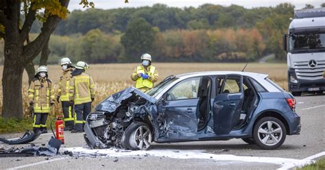 81 Jähriger nach schwerem Unfall auf B294 bei Pforzheim gestorben