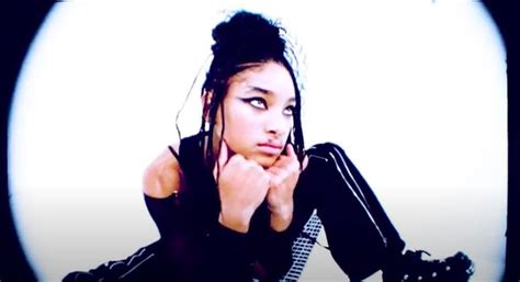 Willow Smith makes move into rock music on new single and she got it ...