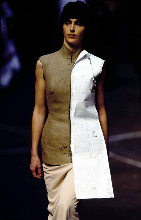 Maison Margiela Fall 1997 Ready-to-Wear Fashion Show | Deconstruction fashion, Fashion, Fashion show