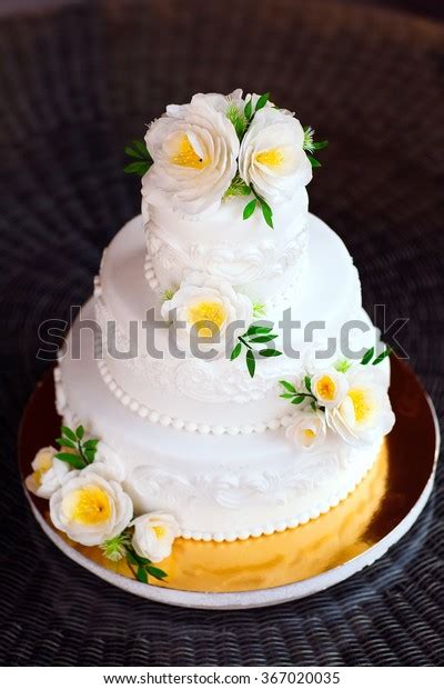 Naked Cake Wedding Rustic Cake Flowers Stock Photo Shutterstock