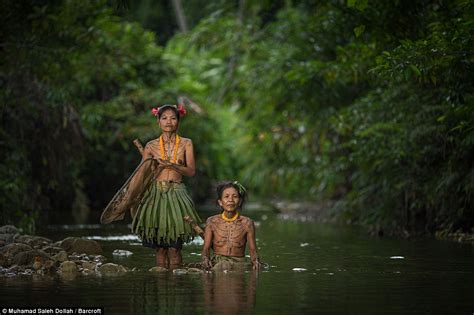 The Tattooed Tribe Snaps Follows Daily Lives Of The Mentawai In West