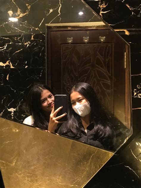 Pin By Keii On Simpan Cepat Besties Movie Posters Mirror Selfie