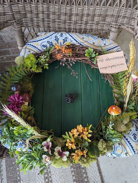 Fans Of Middle Earth I Kept Seeing A Cute Hobbit Door Wreath And