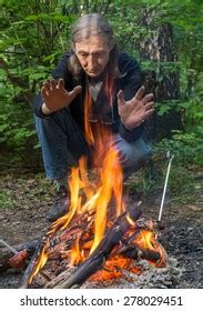 23 970 Warm The Hand By The Fire Images Stock Photos Vectors