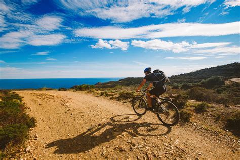 Recorrer Menorca En Bicicleta Entre Mar Y Fantásticos Paisajes Naturales