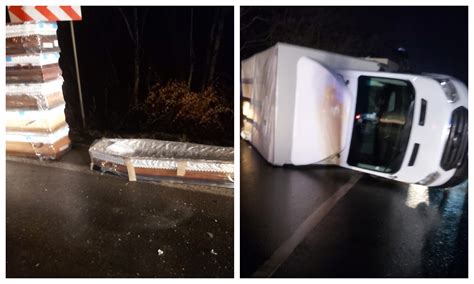 FOTO Un camion care transporta sicrie a fost implicat într un