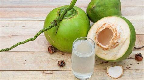 Benarkah Minum Air Kelapa Efektif Untuk Sembuhkan Sakit Perut Berikut