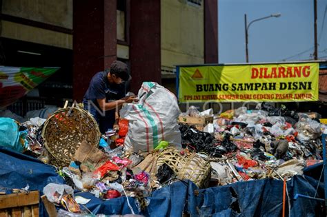 Sampah Menumpuk Di Bandung ANTARA Foto