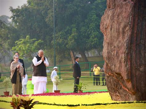 Pm Modi Sonia Rahul Pay Tributes To Indira Gandhi On Her Birth