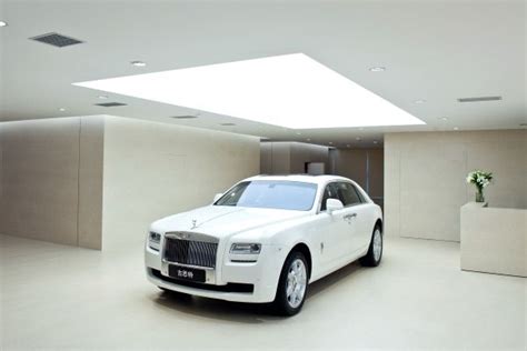 World’s largest Rolls-Royce showroom opens in Shenyang, China - Luxurylaunches