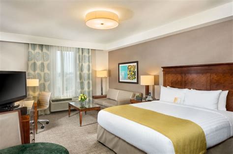 Hotel Rooms in Anaheim | Ayres Hotel Anaheim