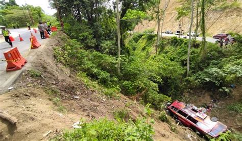 Bus Rombongan Guru Abdi Gontor Masuk Jurang Di Parimo Tiga Penumpang