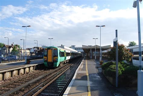 Horsham Station © N Chadwick Cc By Sa20 Geograph Britain And Ireland