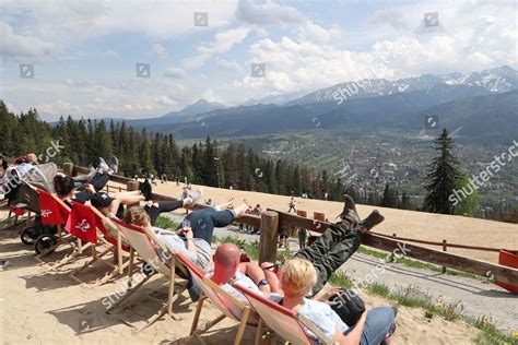 People Enjoy Warm Weather Gubalowka Zakopane Editorial Stock Photo ...