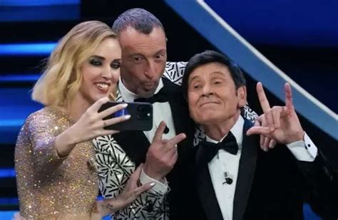 Selfie Sanremo Chiara Ferragni Amadeus Gianni Morandi Dago Fotogallery