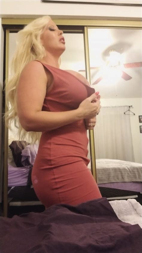 Alura Jenson Show Sexy Big Tits