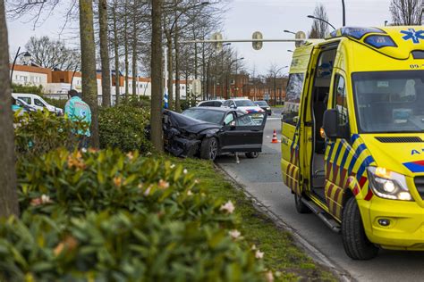 Auto Vliegt Uit De Bocht En Botst Op Boom 112 Nunl