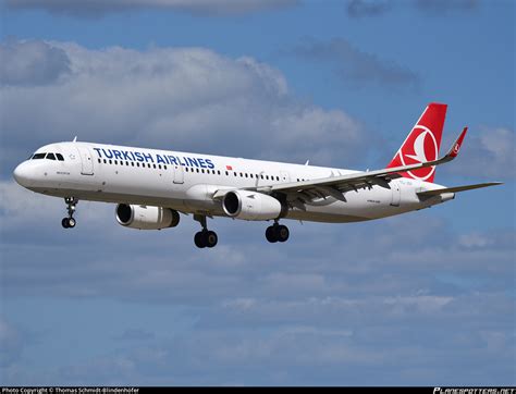 TC JSY Turkish Airlines Airbus A321 231 WL Photo By Thomas Schmidt