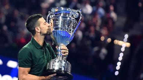 Djokovic Levanta Trofeo Del Número 1 De La Temporada 2023 De La Atp Diario De México