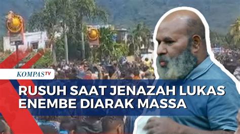 Sempat Rusuh Massa Arak Arakan Jenazah Lukas Enembe Lempar Batu Dan