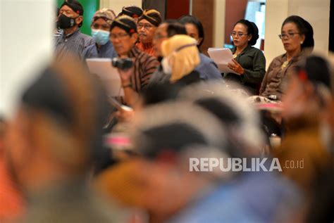 Gelar Macapat Yogyakarta Diikuti 70 Seniman Mengenakan Pakaian Adat